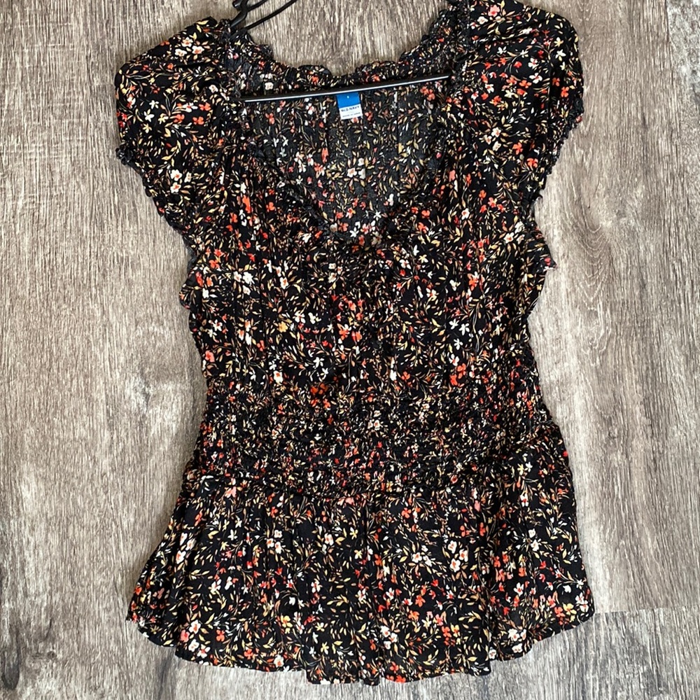 Old Navy S black floral top deep v with tie
